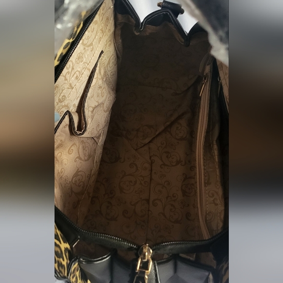 Black and leopard purse - Picture 4 of 9